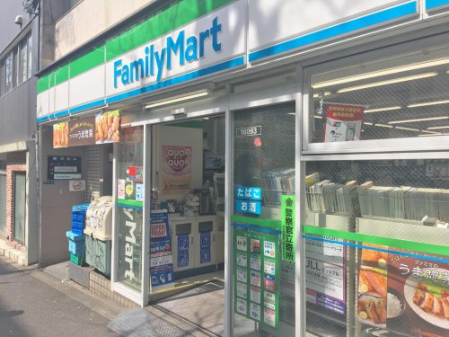 【コンビニエンスストア】ファミリーマート　西麻布霞町店まで105ｍ