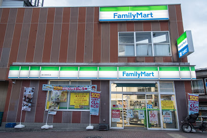 【コンビニエンスストア】ファミリーマート　東中野駅前店まで77ｍ