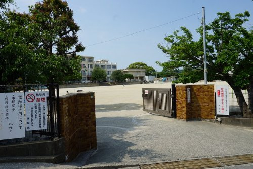 【小学校】福岡市立香住丘小学校まで583ｍ
