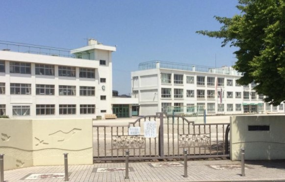 【小学校】狭山市立奥富小学校まで477ｍ