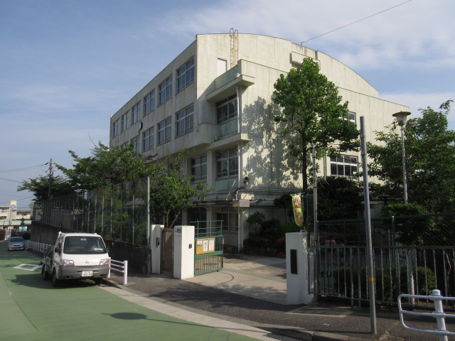 【小学校】神戸市立渦が森小学校まで811ｍ