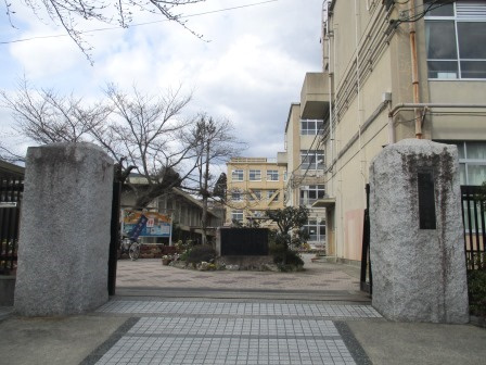 【中学校】蜂ヶ岡中学校まで296ｍ