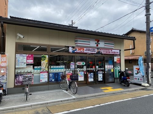 【コンビニエンスストア】セブンイレブン　大宮寺之内店まで142ｍ