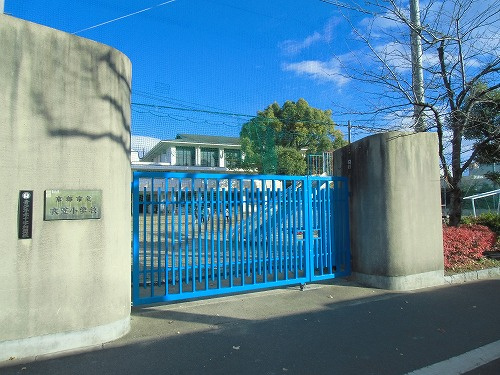 【小学校】京都市立衣笠小学校まで692ｍ