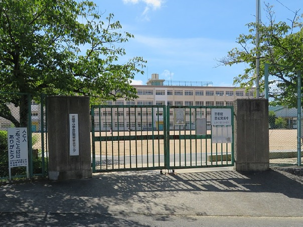 【小学校】高槻市立安岡寺小学校まで450ｍ