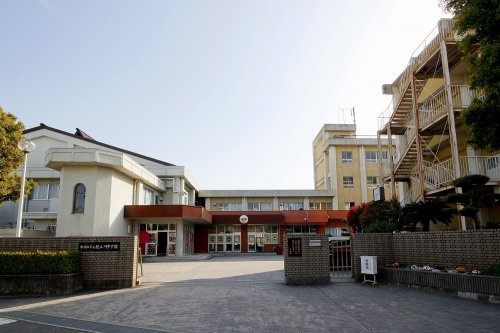 【中学校】紀之川中学校まで863ｍ
