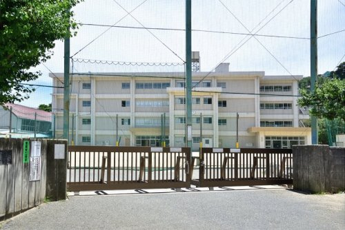 【小学校】横須賀市立山崎小学校まで1338ｍ