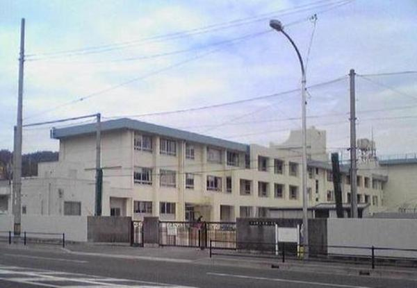 【小学校】川西市立東谷小学校まで2549ｍ