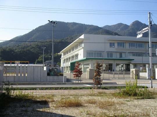 【中学校】小方中学校まで1478ｍ