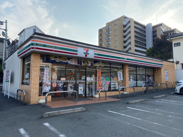 【コンビニエンスストア】セブンイレブン　多摩諏訪越通り店まで250ｍ