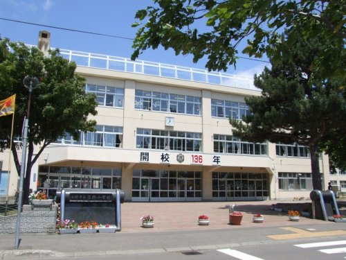 【小学校】札幌市立篠路小学校まで670ｍ
