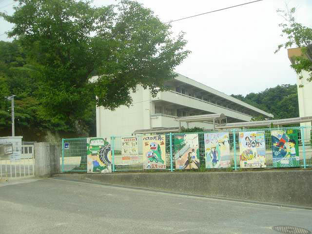 【小学校】昭和中央小学校まで1249ｍ