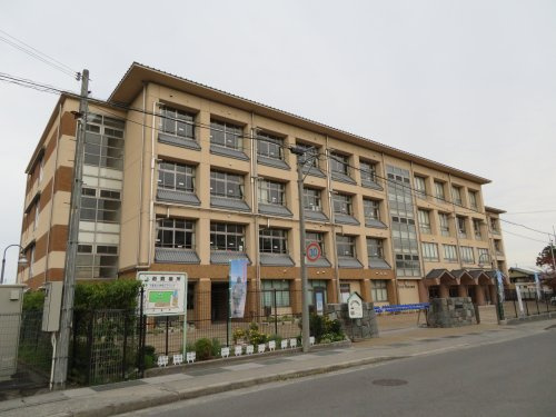 【小学校】大津市立下阪本小学校まで327ｍ