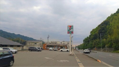 【コンビニエンスストア】セブンイレブン　海南重根店まで1171ｍ