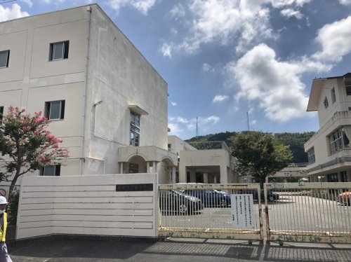 【中学校】静岡市立東中学校まで2555ｍ