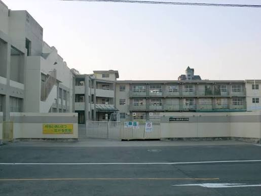 【小学校】北九州市立若松中央小学校まで921ｍ
