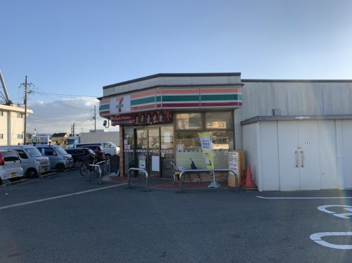 【コンビニエンスストア】セブンイレブン　高槻郡家新町店まで588ｍ