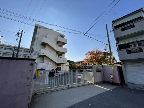 【小学校】大東市立三箇小学校まで1165ｍ