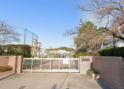 【中学校】高槻市立第二中学校まで1002ｍ