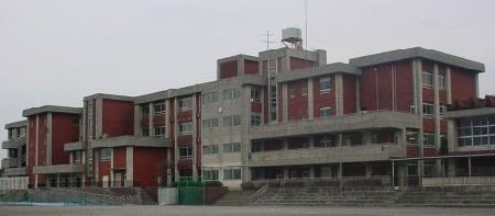 【中学校】藤沢市立　高倉中学校まで226ｍ