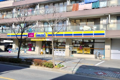 【コンビニエンスストア】ミニストップ　篠崎町1丁目店まで379ｍ