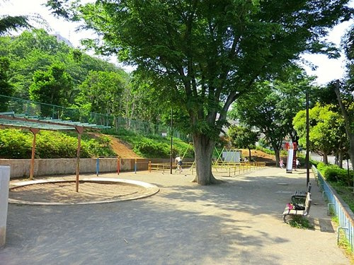 【公園】百合ヶ丘第三公園まで1025ｍ