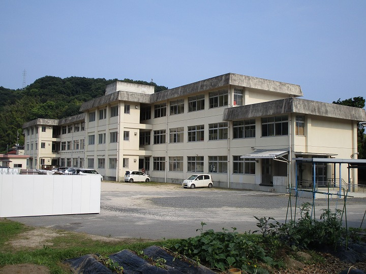【小学校】三津小学校まで296ｍ
