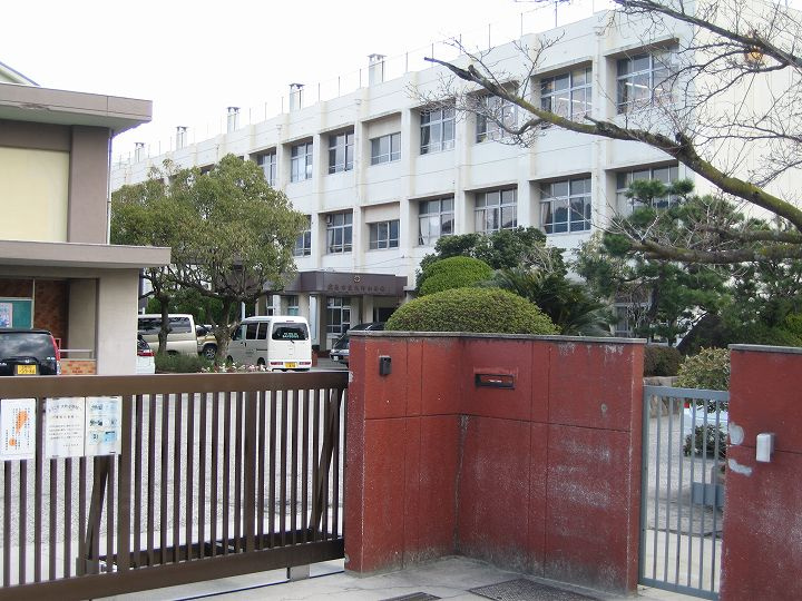 【小学校】大町小学校まで915ｍ