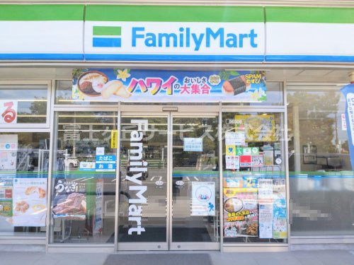 【コンビニエンスストア】ファミリーマート　宇東川東町店まで874ｍ