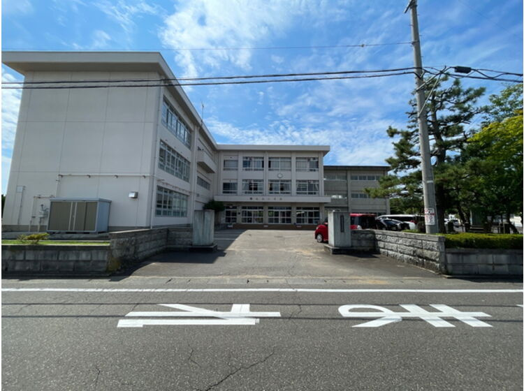 【小学校】社北小学校まで864ｍ
