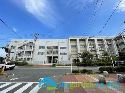 【小学校】藤沢市立鵠南小学校まで250ｍ