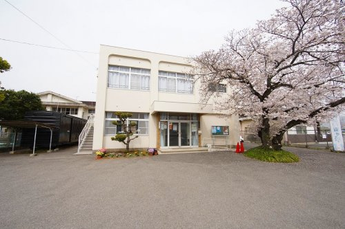 【市役所・区役所】和歌山市役所　西和佐支所まで1367ｍ