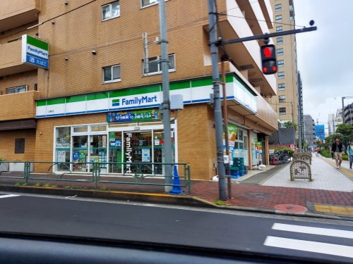 【コンビニエンスストア】ファミリーマート　三鷹南店まで20ｍ