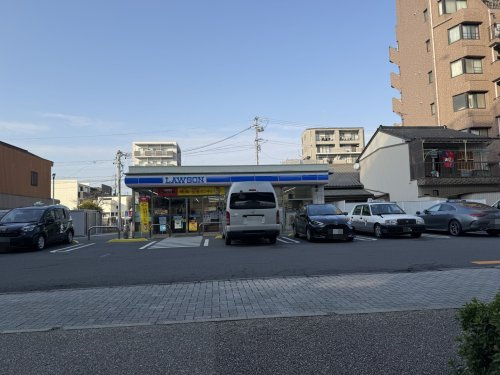 【コンビニエンスストア】ローソン　西区鳥見町店まで357ｍ