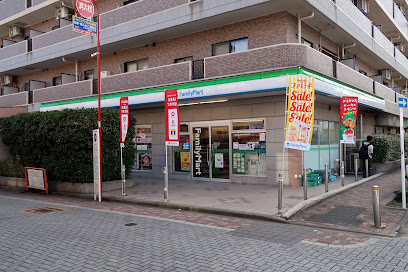 【コンビニエンスストア】ファミリーマート　是政五丁目店まで260ｍ