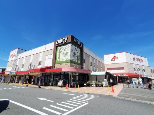 【ショッピングセンター】アミティ　亀岡ショッピングセンターまで749ｍ