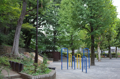 【公園】新宿区立愛住公園まで305ｍ