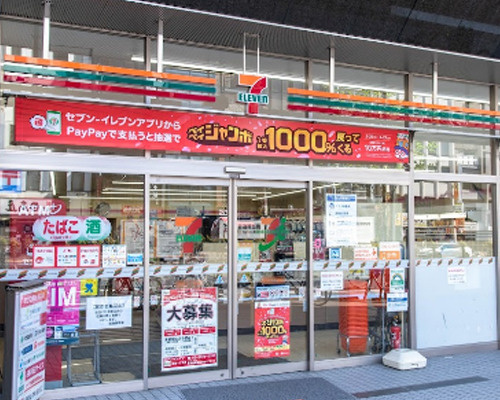 【コンビニエンスストア】セブン-イレブン　四谷3丁目店まで128ｍ