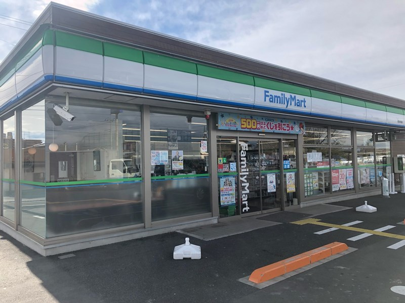 【コンビニエンスストア】ファミリーマート　熊谷村岡店まで609ｍ