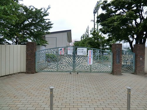 【中学校】戸田市立新曽中学校まで295ｍ
