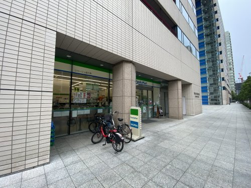 【コンビニエンスストア】ファミリーマート　リバージュ品川店まで127ｍ