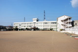 【小学校】伊丹市立天神川小学校まで742ｍ