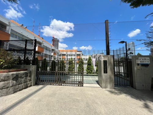 【中学校】港区立高陵中学校まで873ｍ