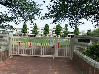 【小学校】中野区立　武蔵台小学校まで630ｍ