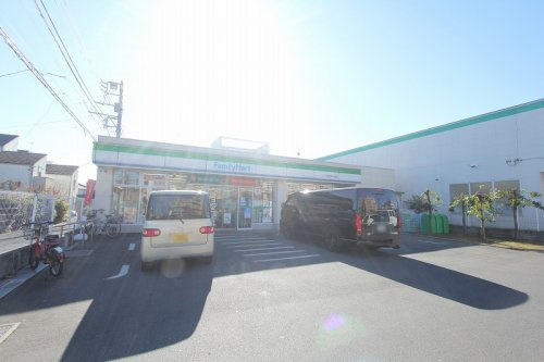 【コンビニエンスストア】ファミリーマート　石神井台二丁目店まで820ｍ