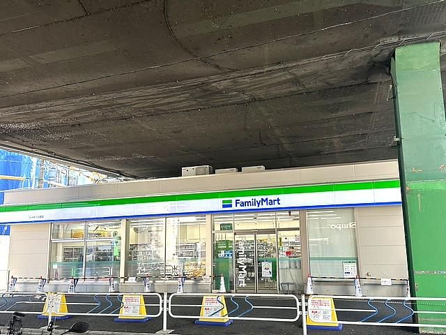 【コンビニエンスストア】ファミリーマート　シャポー小岩店まで75ｍ