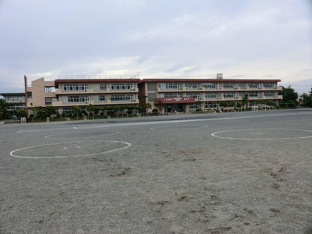 【小学校】入間市立　扇小学校まで370ｍ
