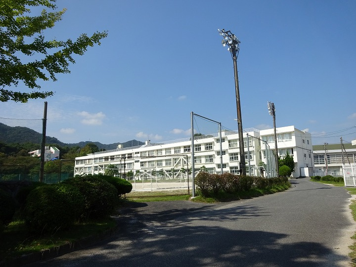 【中学校】灘中学校まで2603ｍ