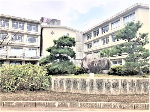 【中学校】静岡市立城山中学校まで951ｍ