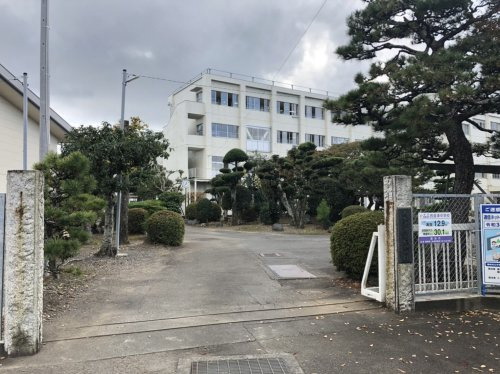 【中学校】藤枝市立西益津中学校まで2527ｍ